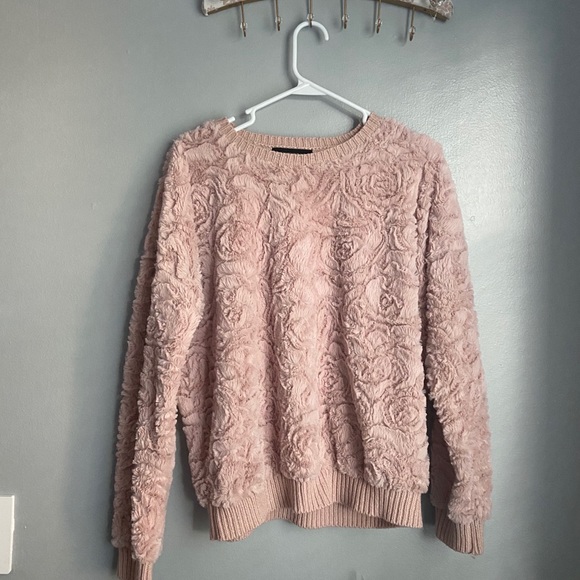 Forever 21 Blush Roses Sweater - Picture 2 of 5